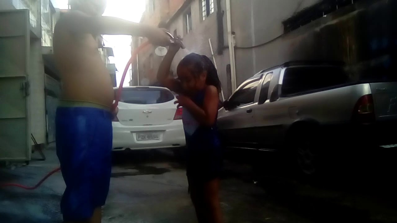 Tomando banho de pobre