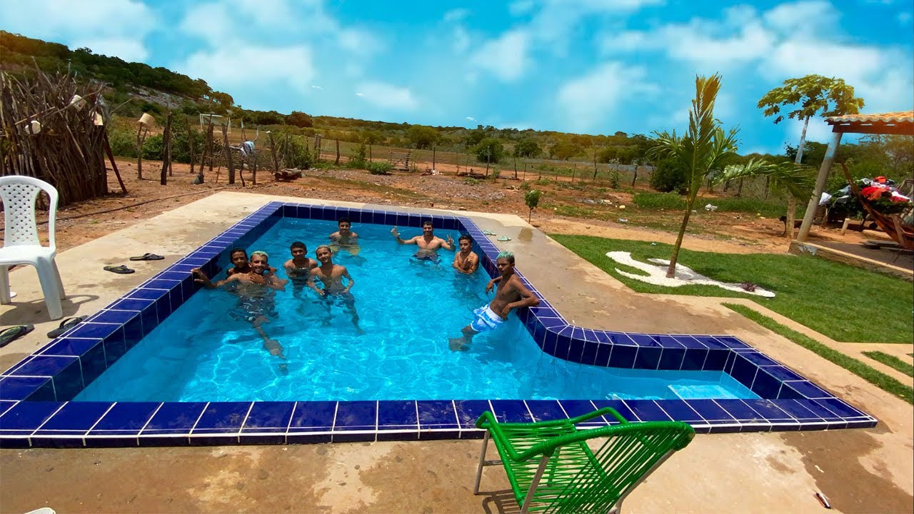 TOMANDO BANHO NA PISCINA NOVA PELA PRIMEIRA VEZ😻