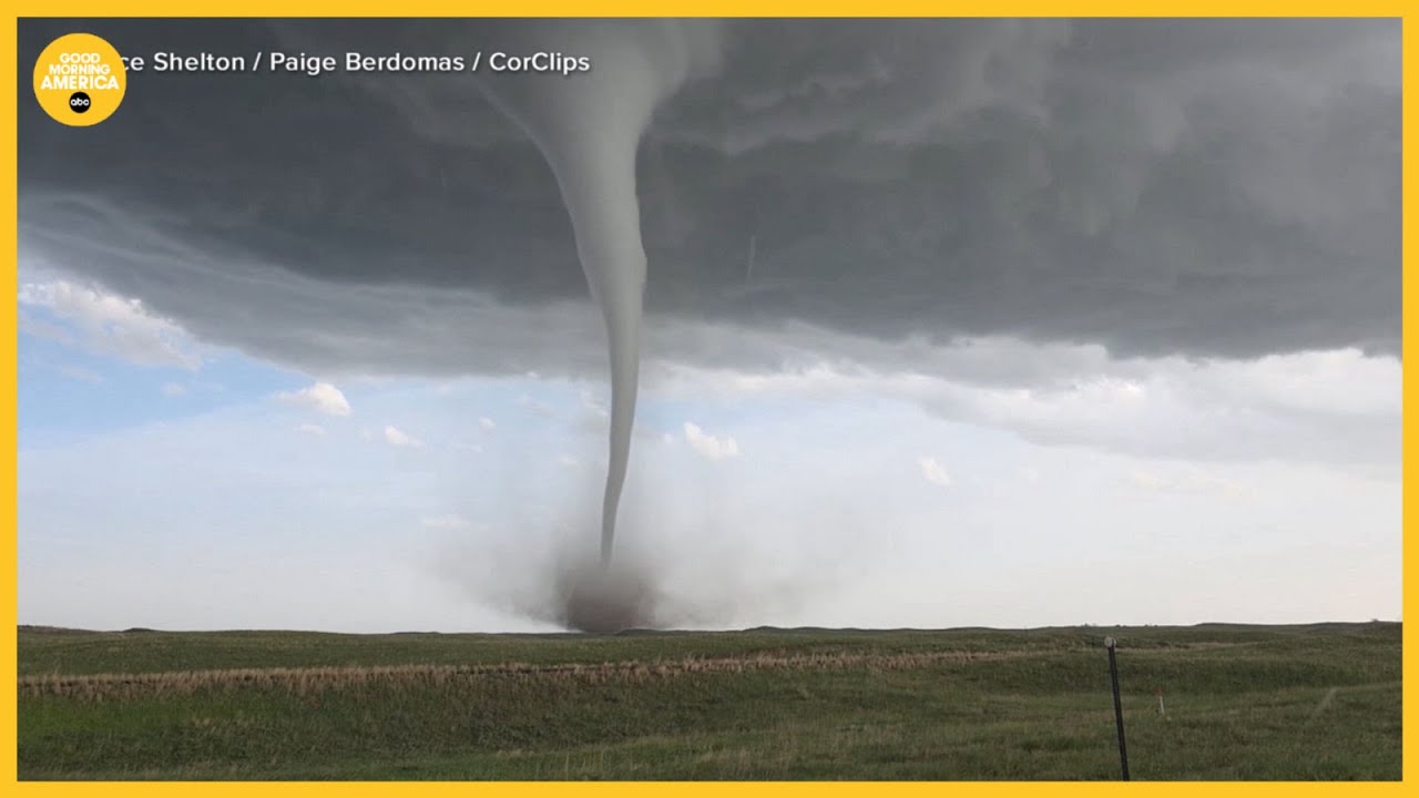Tornado outbreak slams Heartland