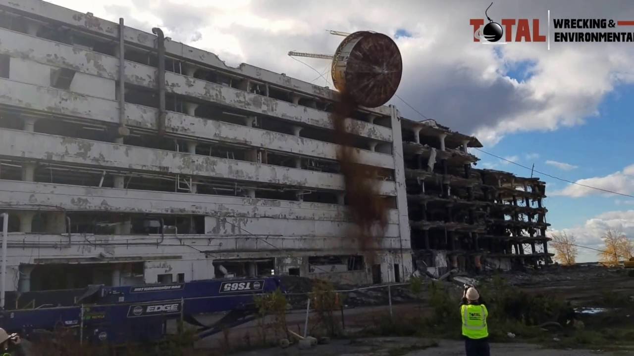Total Wrecking - Freezer Queen Water Tower Pull, Buffalo, NY