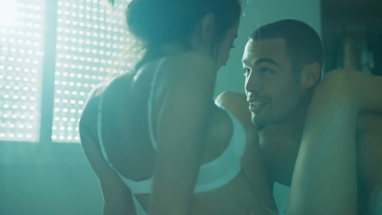 Toy Boy / Kiss scene - (Maria Pedraza & Jesús Mosquera) 1x4