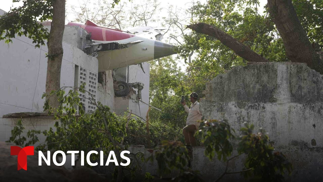 Tragedia aérea en India: avión se estrella contra escuela de medicina | Noticias Telemundo