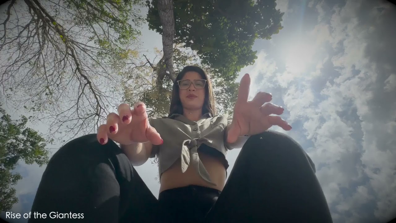 Trailer Rise of the Giantess