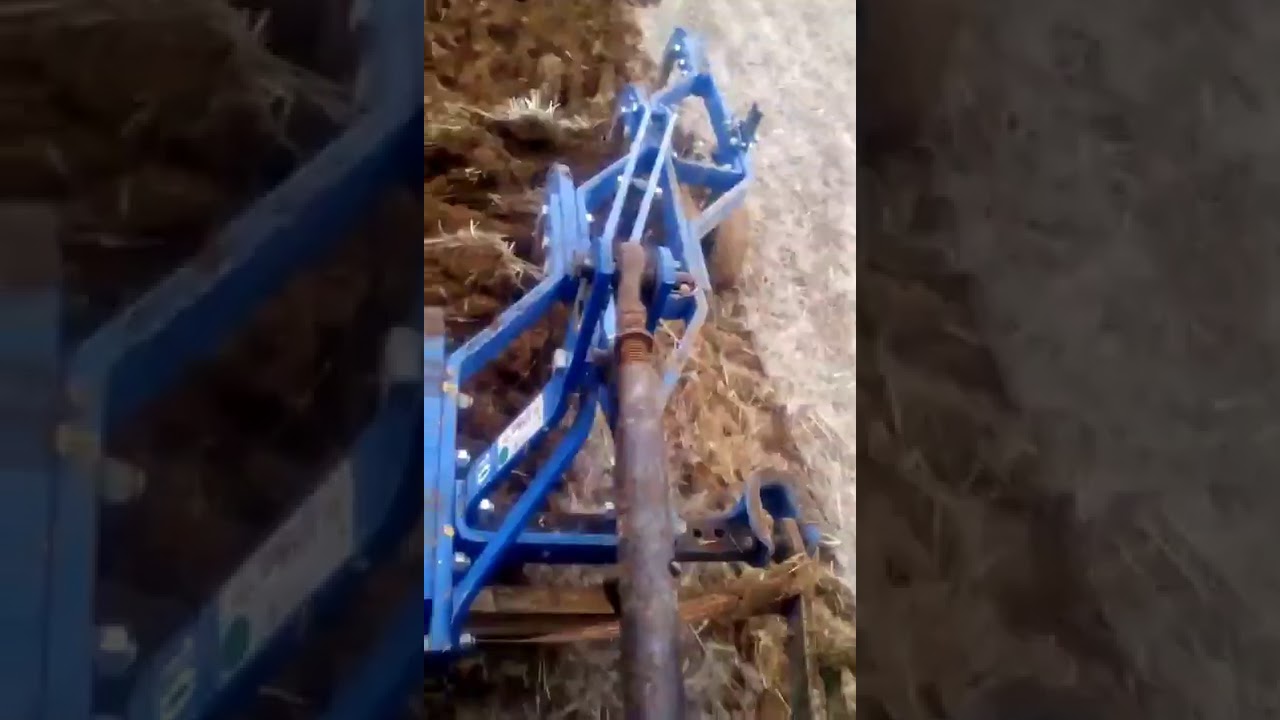 Traktör tarla sürme