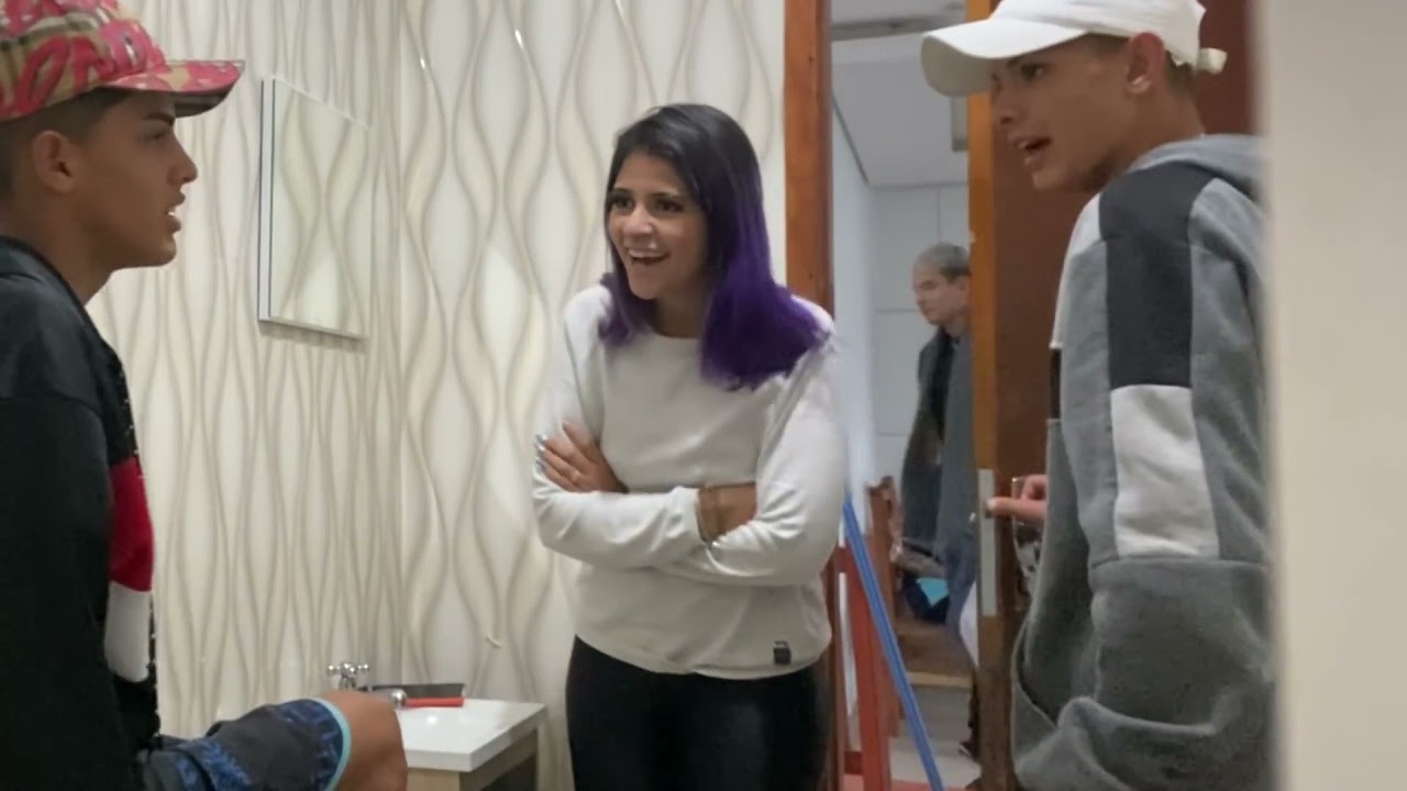 TRANQUEI FERNANDINHO E LETÍCIA NO BANHEIRO