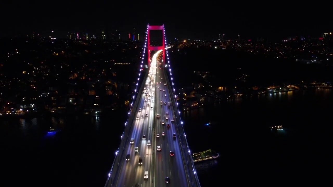Travelkolik İstanbul Boğaz köprüleri gece havadan aerial by drone
