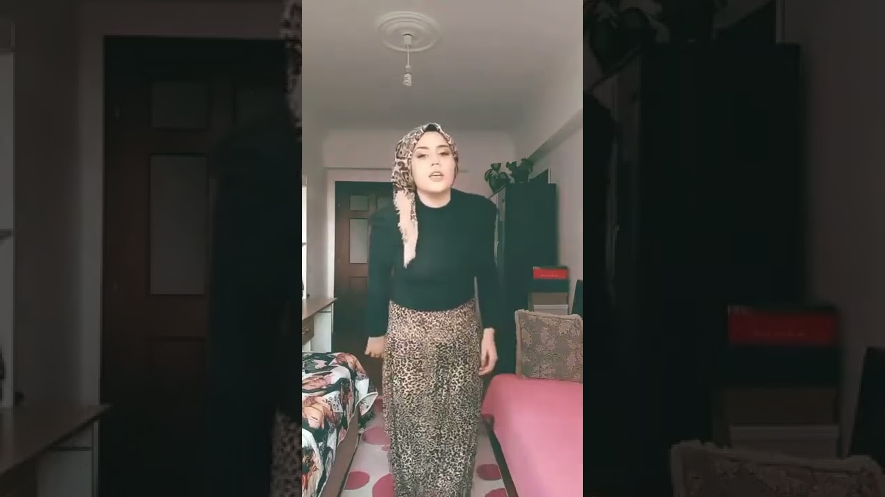 Türbanlı Arabada beş evde onbeş istiyor