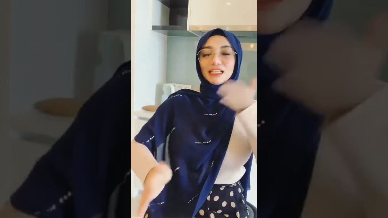 Türbanlı Görüntü Sohbette Harika Dans Ediyor..❤❤💞💞