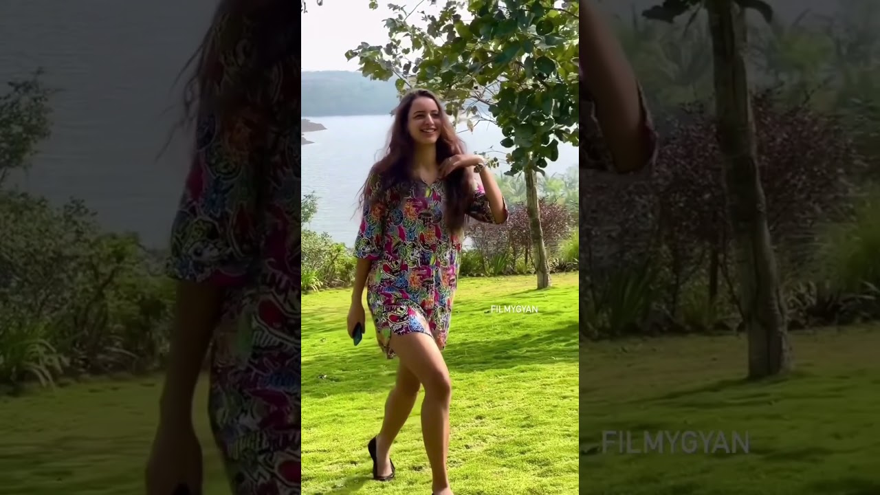 Tripti dimri hot 🔥 🥵 vertical look ! Tripti dimri hot 🔥 thighs show
