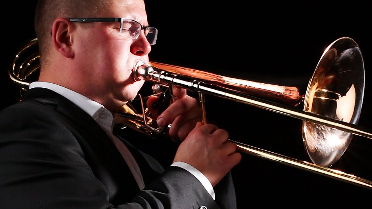 Trombonelepper i supersakte film // A trombonist's lips in super slow motion