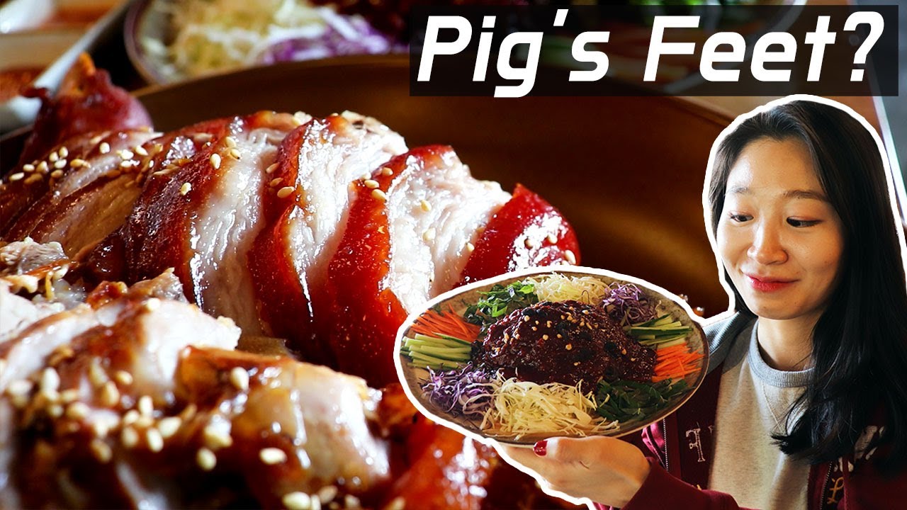 Trying Korean Braised Pig's Trotters Jokbal 족발