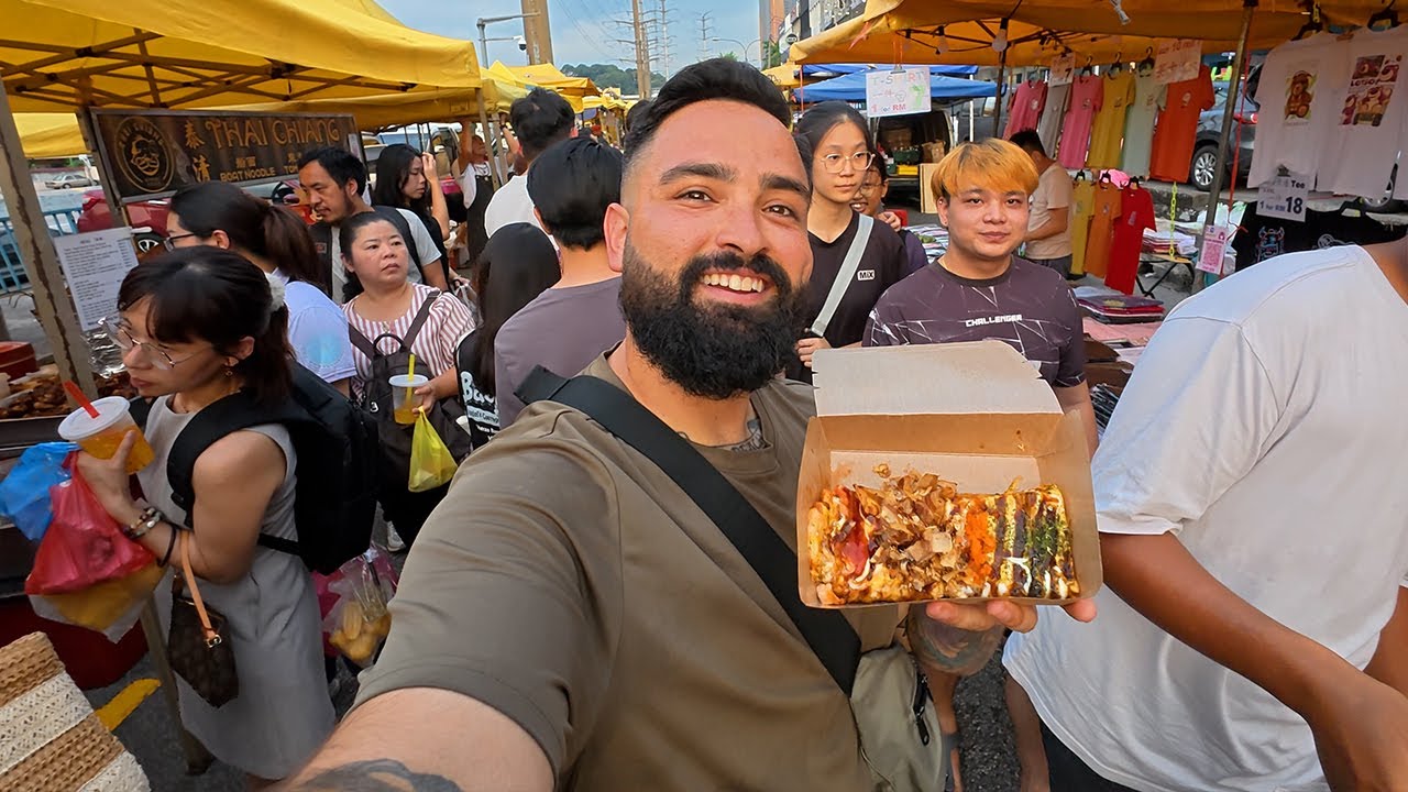 Trying VIRAL STREET FOOD in Kuala Lumpur, Malaysia 🇲🇾