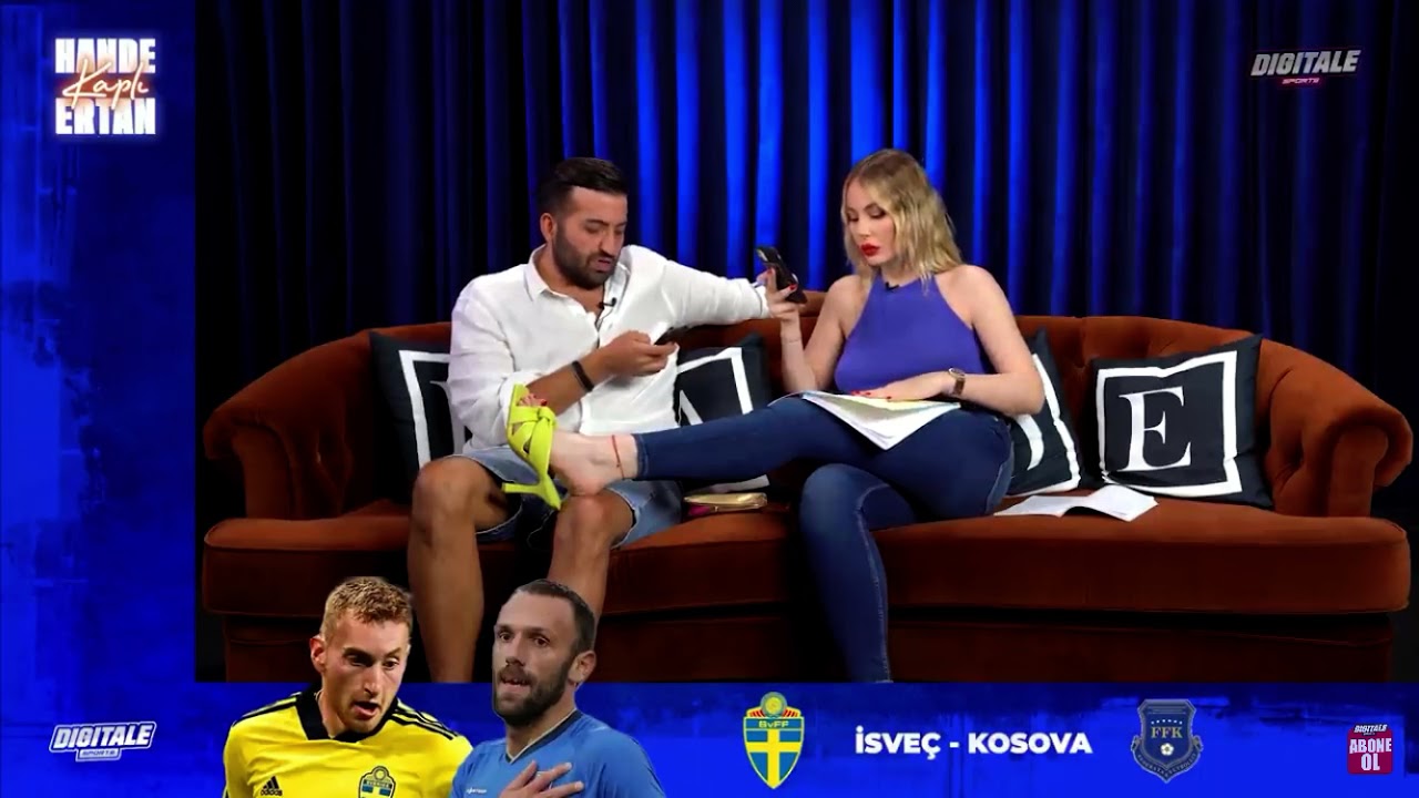 Turkish TV and Youtube Presenter Hande Sarıoğlu Feet - 2 (Ayak)