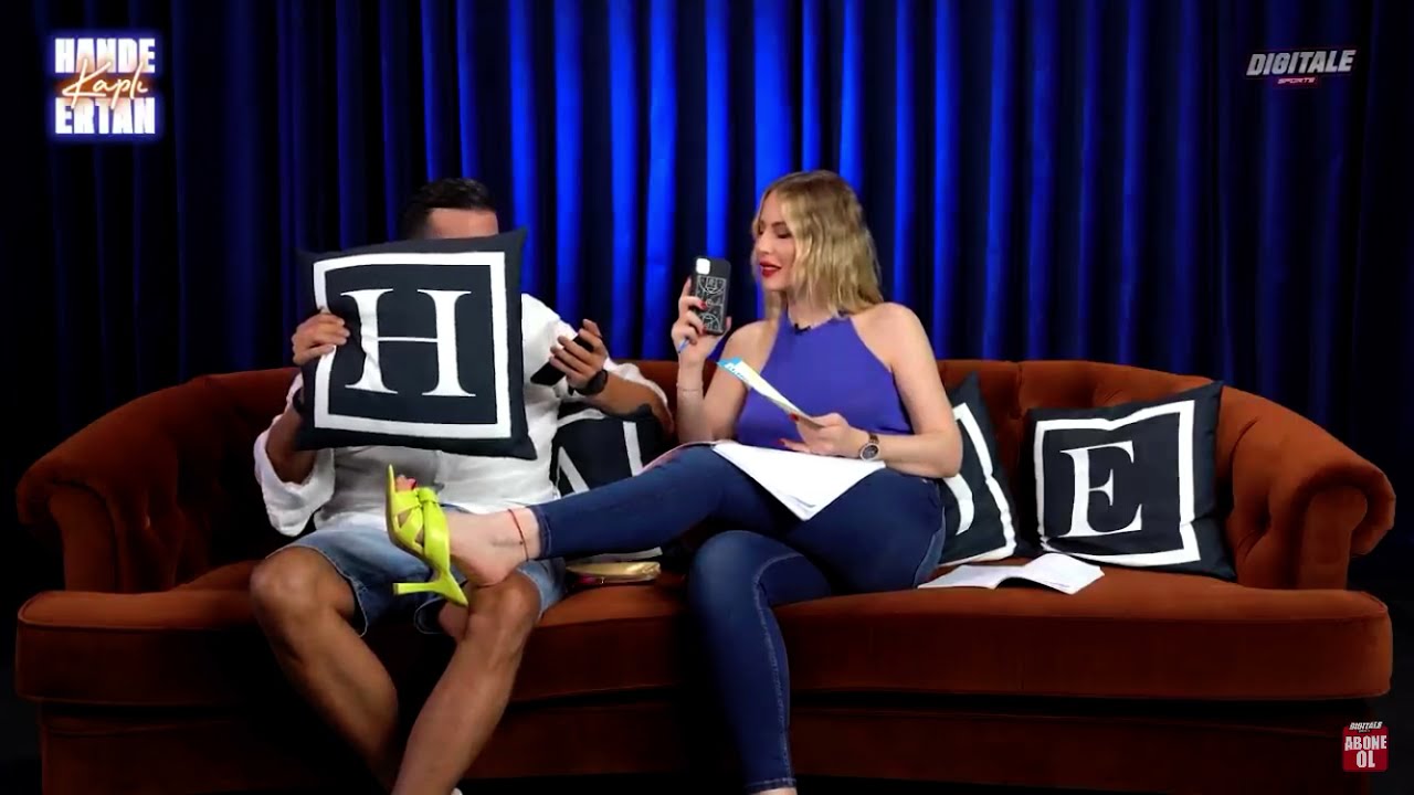 Turkish TV and Youtube Presenter Hande Sarıoğlu Feet - 3 (Ayak)