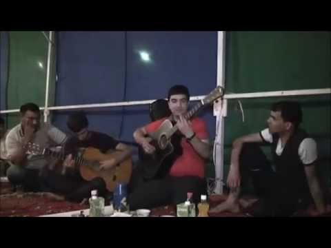 Turkmen prikol - Myrat(Bapby) Gitara degishme aydym, Aman Kadyrowyn 