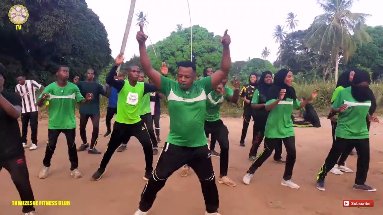 Tuwezeshe fitness club  wakiwa na Kocha wao wakifanya mazoezi