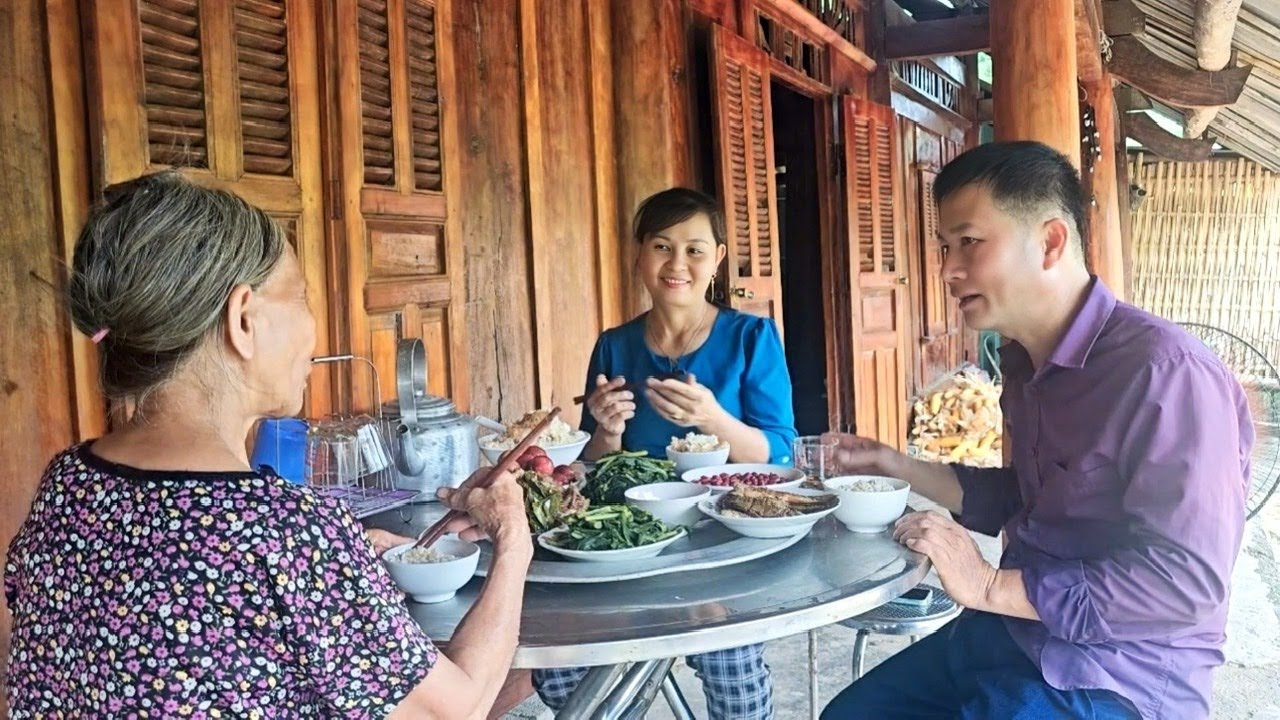 Tuyet's ex-mother-in-law sincerely blesses Tuyet and Mr. Huong.