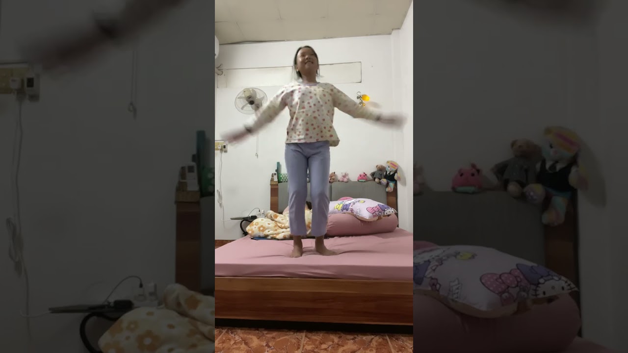 Twerking in front of my aunt 😝😝😝😂