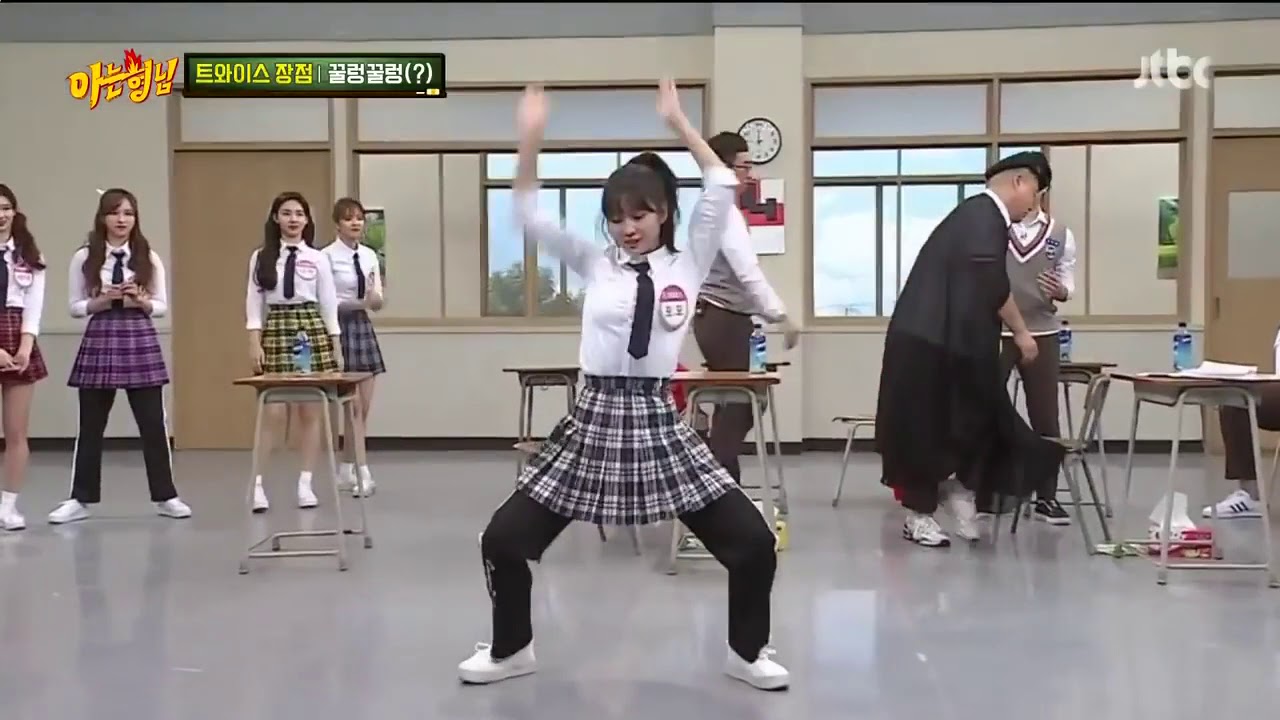 TWICE MOMO SOLO DANCE  (knowing bros)​
