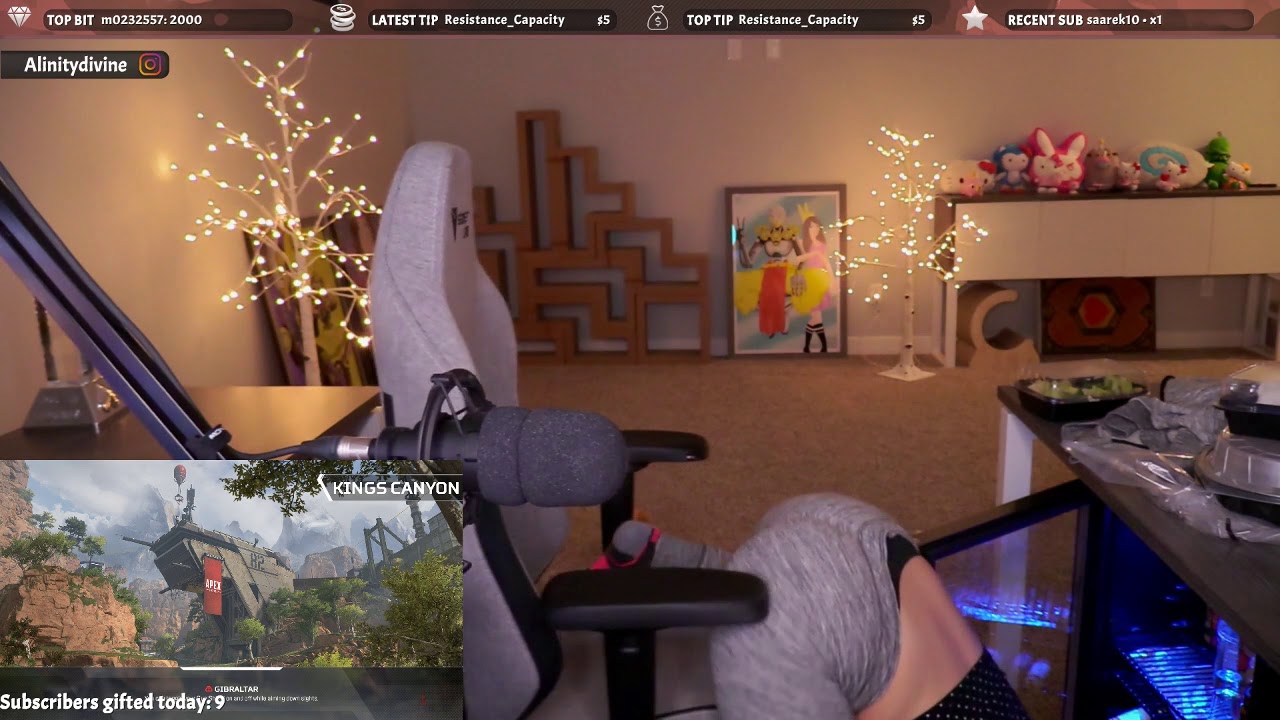 TWITCH CLIP: alinity female apex streamer | Apex Legends - Battle Royal