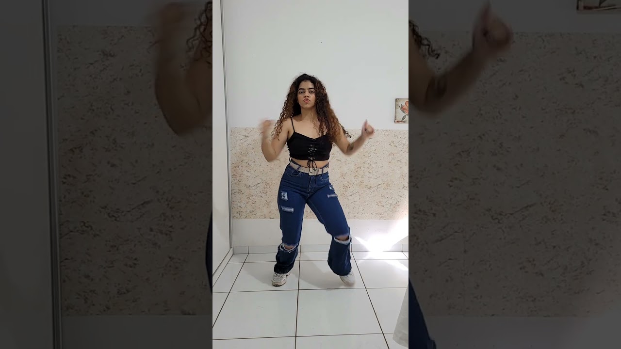 TXT (토모로우바이투게더) - Tinnitus (돌멩이가 되고 싶어)  dance cover by Ana Almeida