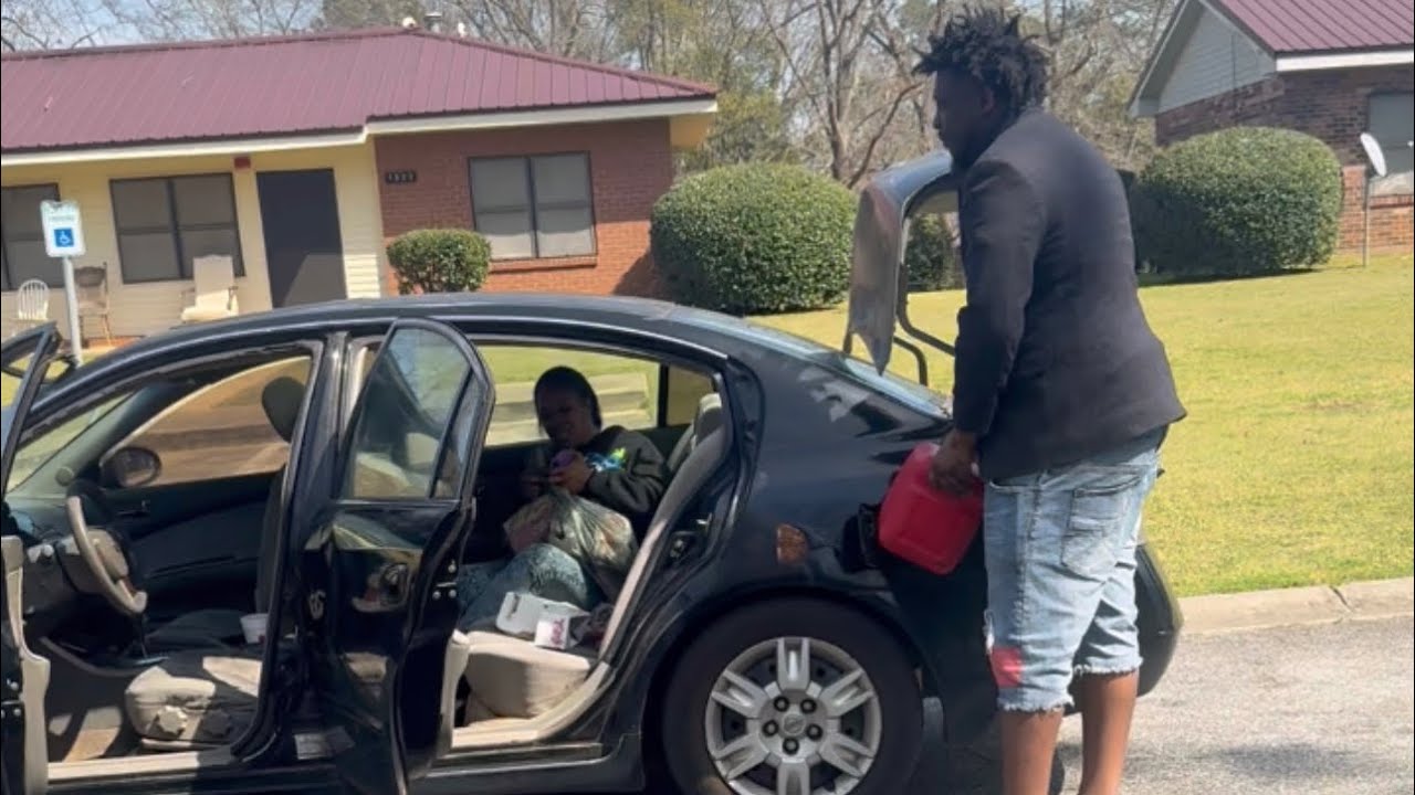 Uber driver Run out of gas, have Roaches in car and dog food. Kicks rider out  #uber #drama #funny