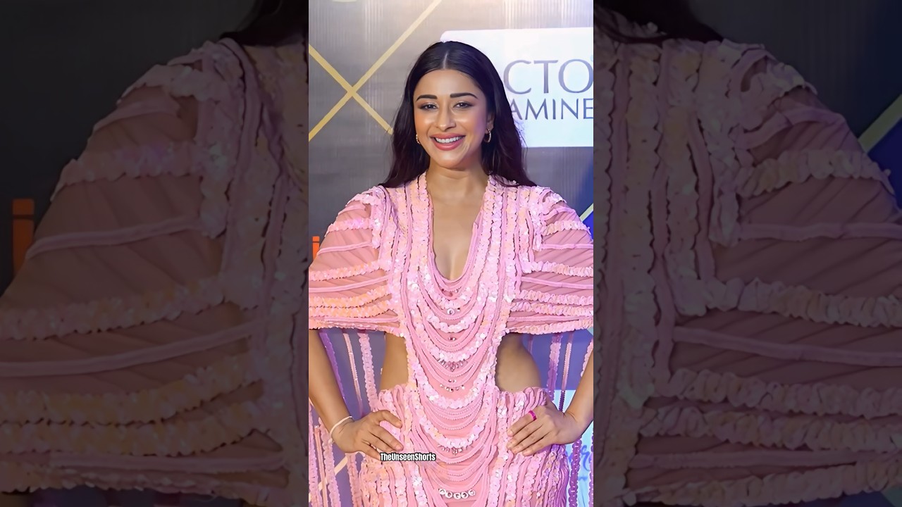 Uff!..Nyra Banerjee🔥🤤looks so stunning on IWM Buzz Digital Awards 2025|The Unseen Shorts