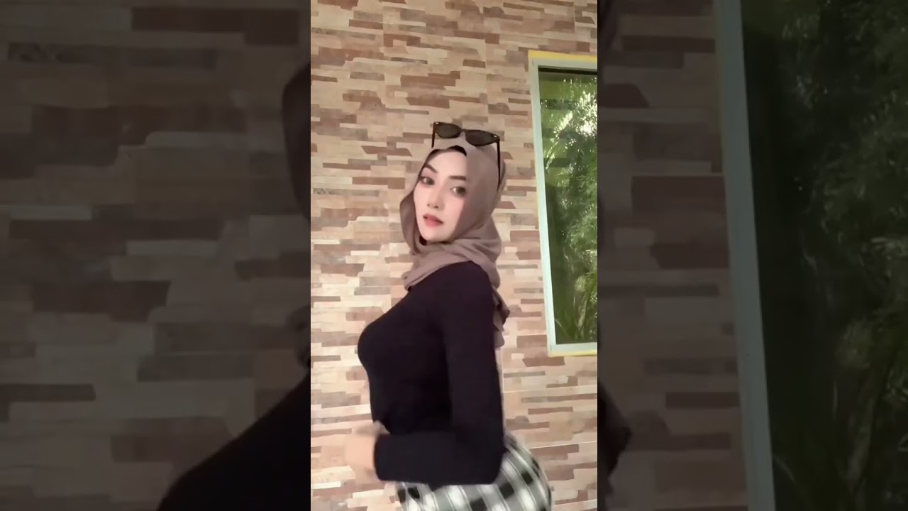 Uhty Sexy Baju Hitam, Tete Bulat Jago Goyang #shorts #short