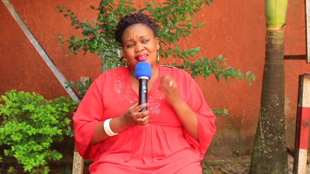 Uko wamenya umugore washyutswe agira isoni.