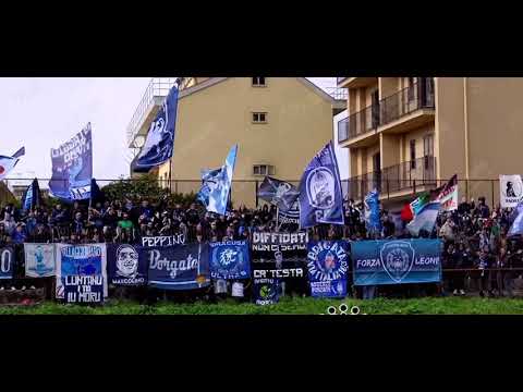 Ultras Siracusa curva Anna in azione.