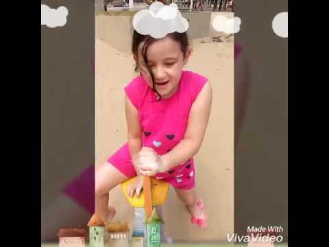Um dia na praia com Manu Demarchi