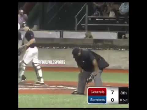Umpire vomitando