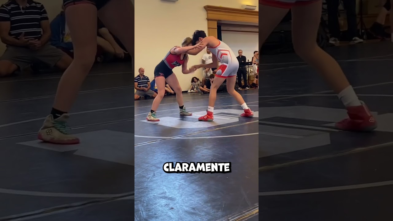 Un extraño enfrentamiento entre una chica y un chico dejó muchas preguntas 🤣 #shorts
