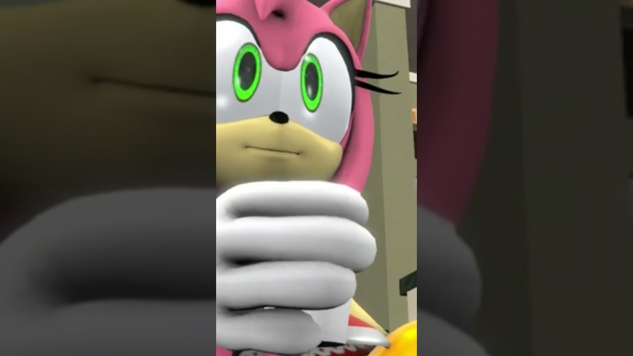 Unaware Amy Rose