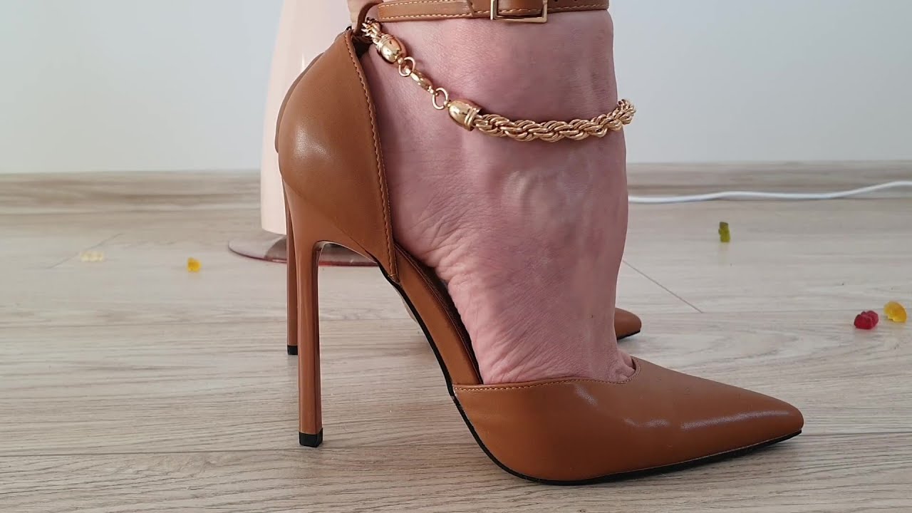 Unaware Giantess Steam Ironing in Brown High Heels Preview