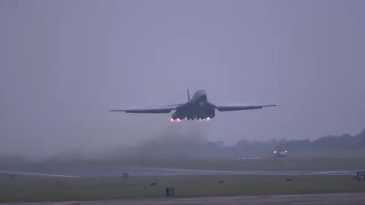 UNBELIEVABLE B-1B LOW TAKE OFF!!! (Quick climb) RAF FAIRFORD 24/10/23 4K