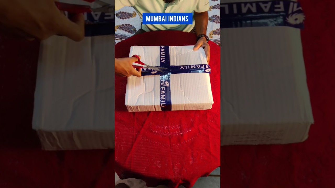 Unboxing Mumbai Indians 2025 Silver Membership Kit.#mumbaiindians #unboxing #membership #ipl2025