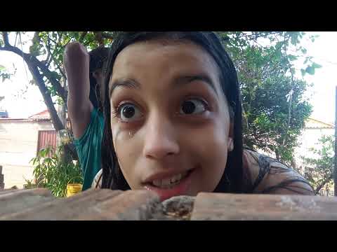 urul um banho de mangueira com minha amiga😑