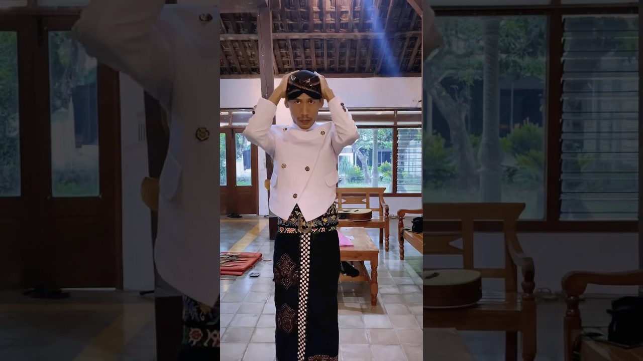 Urutan memakai Baju Adat Jawa Surakarta #blangkon #gamelanjawa  #wayangkulit #blangkonsolo
