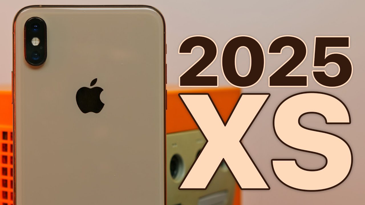 Using the iPhone XS in 2025 - Review!