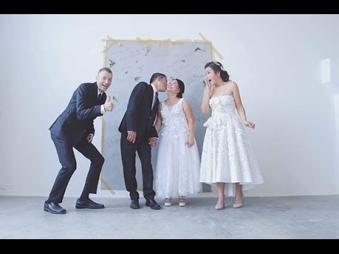 Vợ chồng Phương Vy chụp ảnh kỷ niệm ngày cưới cùng bố mẹ