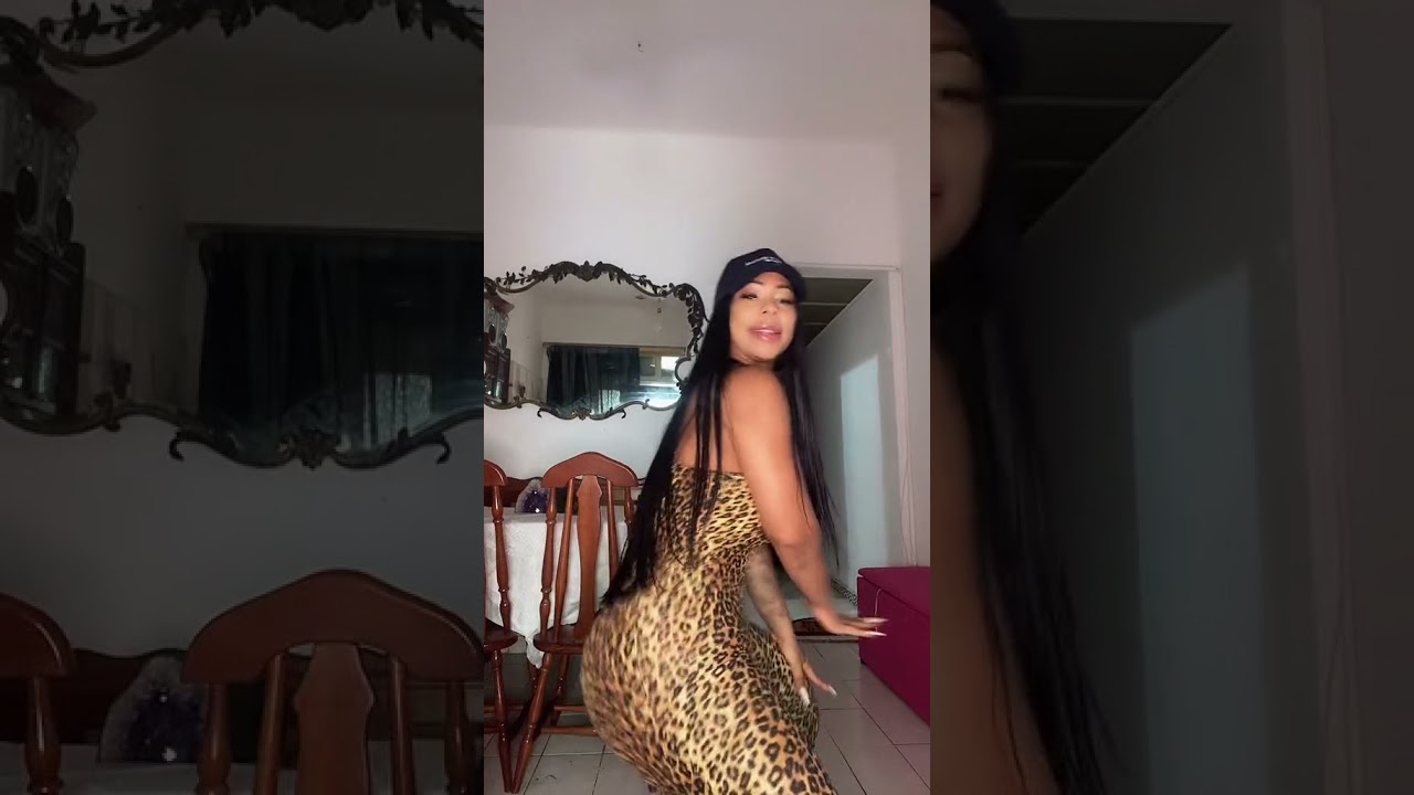 Valentina Ferraz baile sexy en casa, Tiktok divertido Bunda,#Short