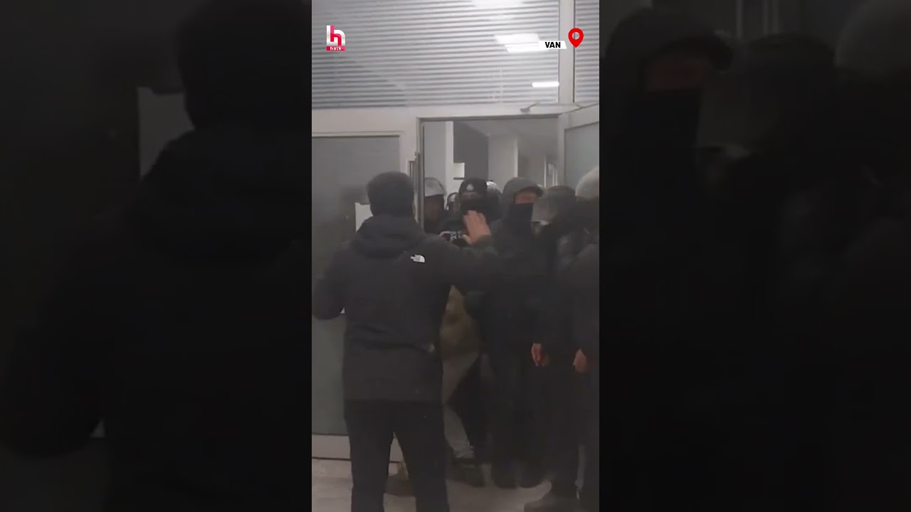 Van Büyükşehir Belediyesi'ne polis tarafından böyle baskın düzenlendi! #shorts