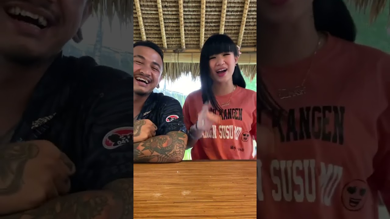 Vania gemash buka baju
