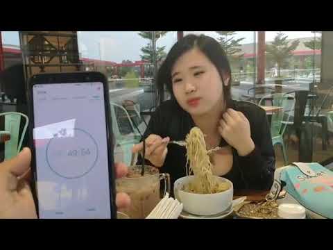 Vania gemash makan mie 50 detik