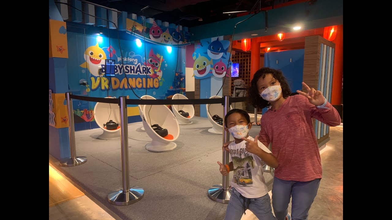 VAR LIVE MY (Virtual Reality Games): Hanna & Rayyan playing VAR LIVE at MyTOWN, Kuala Lumpur