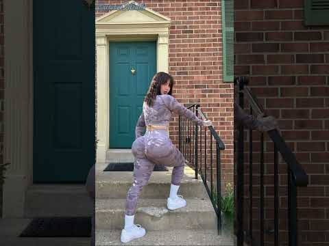 Vaviviz ~ Plus Size Curvy Model ~ Bio & Facts