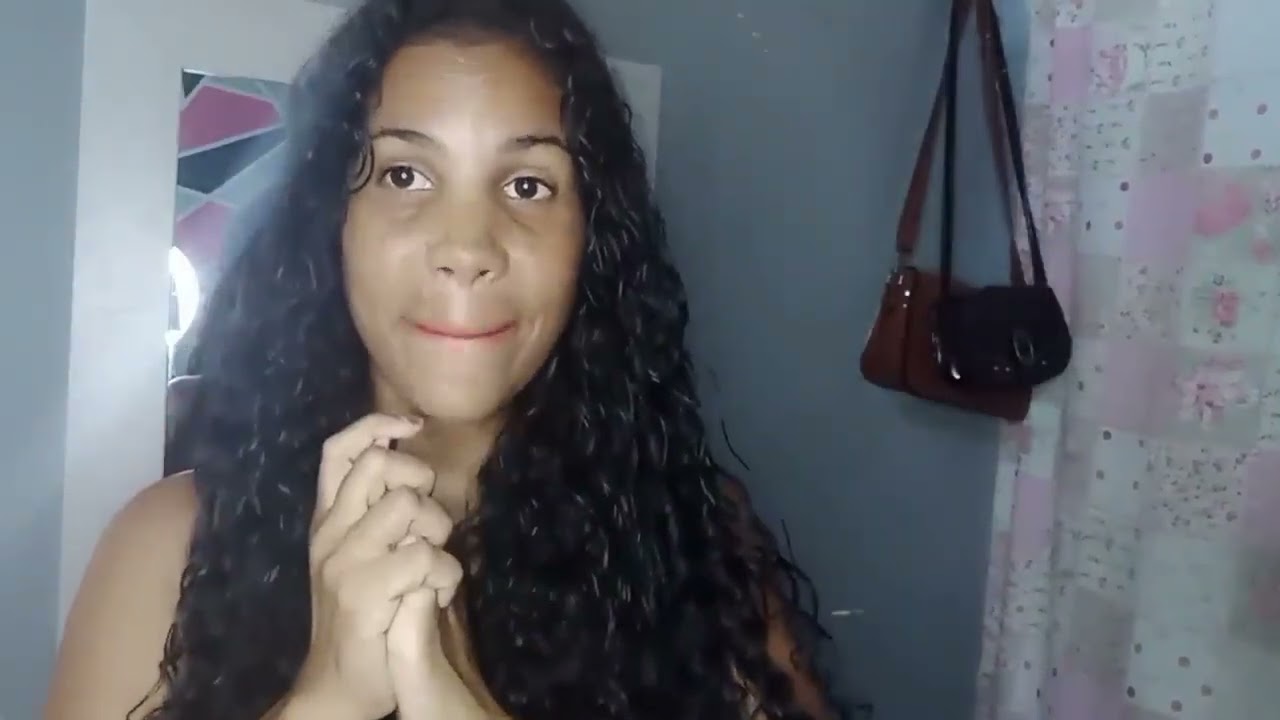 Veja tudo no espelho essa morena é fogo 🔥