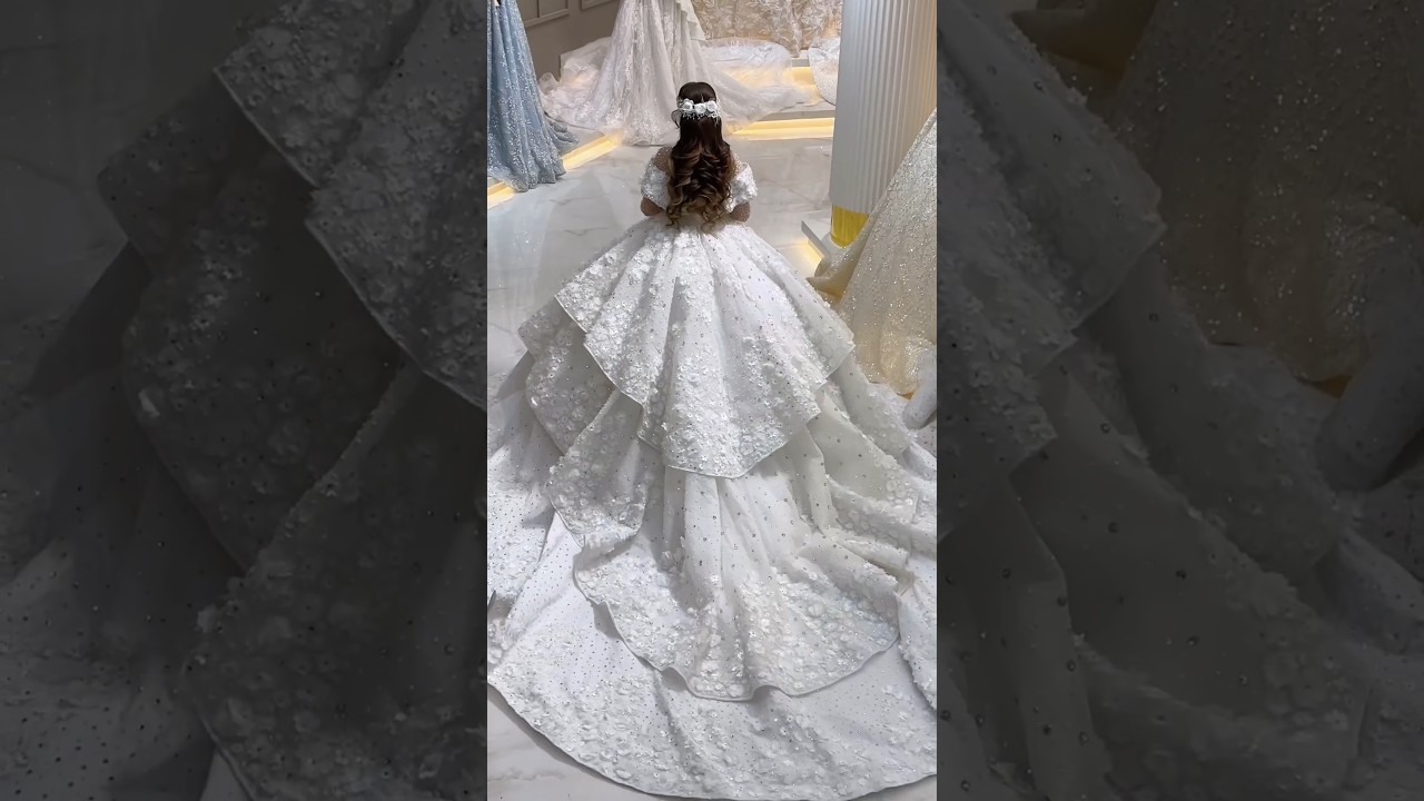 Vestido de Noiva Luxo enorme com cauda #weddingdress #vestidodenoiva #noivas