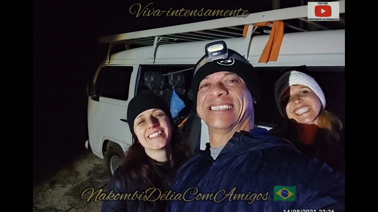 viajando com amigos e compartilhando momentos.